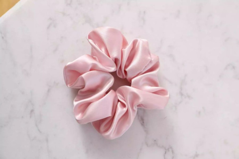SLAAP Jedwabna gumka scrunchie pudrowy róż